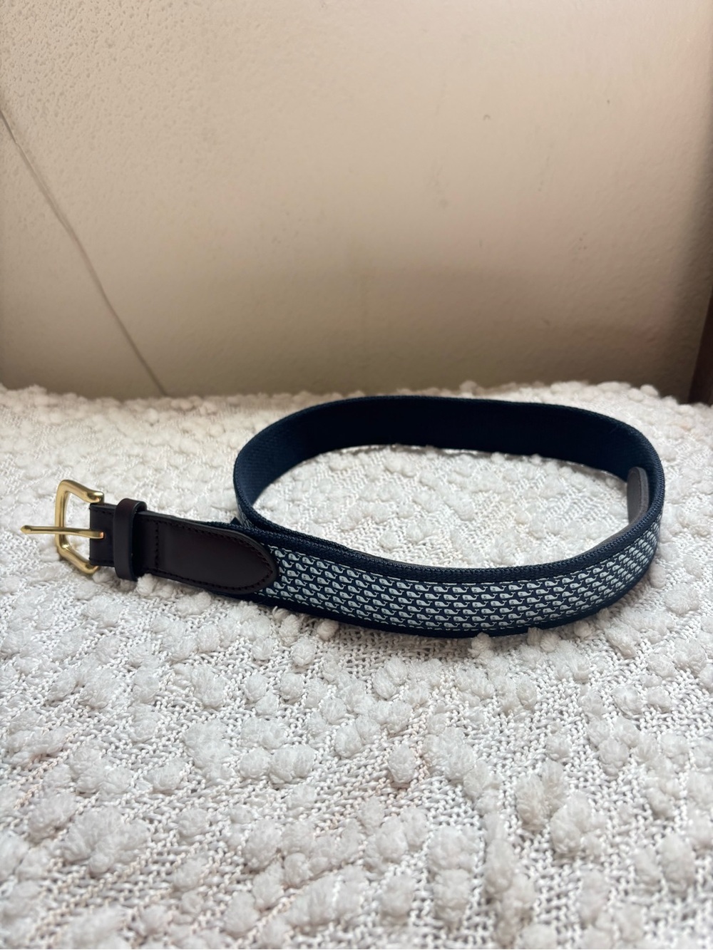 Men's Vineyard Vines Navy Patterned Web Belt with Gold Buckle (Never Worn) 34 In